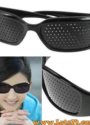 Перфорационные очки с дырочками для тренировки зрения