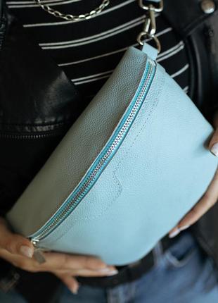 Женская кожаная бананка, сумка из натуральной кожи, стильная голубая качественная женская сумочка3 фото