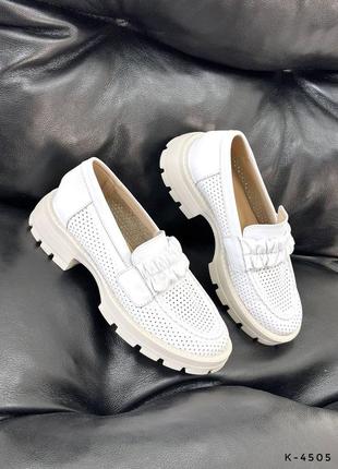 Белые кожаные лоферы туфли с сквозной перфорацией10 фото