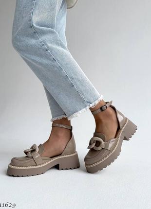 Босоніжки туфлі з закритим носком жіночі натуральна шкіра лофери бежеві1 фото