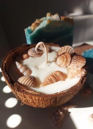 Свічка натуральна в кокосовій шкаралупі2 фото