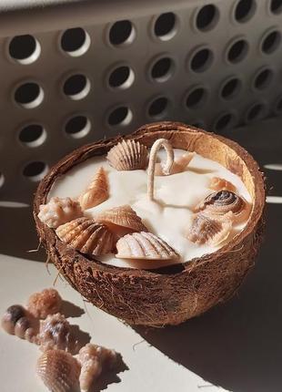 Свеча натуральная в кокосовой скорлупе4 фото