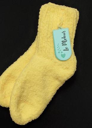 Плетені жовті шкарпетки.2 фото