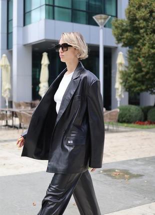 Піджак жіночий з екошкіри 5а13 чорний4 фото