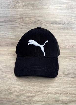 Кепка черная с вышитым лого