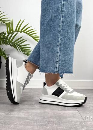 Зручні кросівки поєднання білого та сірого на потовщені підовші2 фото