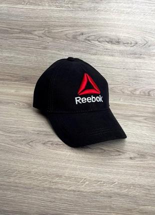 Кепка черная reebok с вышитым лого1 фото