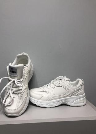 Круті білі жіночі кросівки розміри1 фото