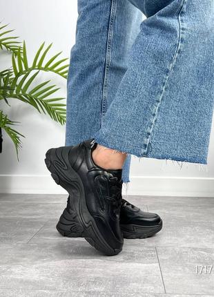 Удобные легкие кроссовки из натуральной кожи на каждый день базового черного цвета6 фото