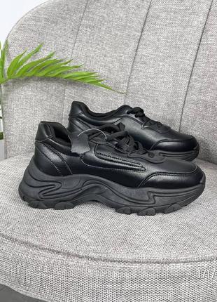 Зручні легкі кросівки із натуральної шкіри на кожен день базового чорного кольору