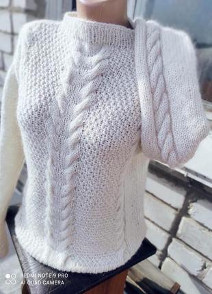 Теплый вязаный свитер цвета топленого молока2 фото