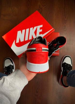 Кросівки чоловічі nike air jordan 1 low white & black & red8 фото