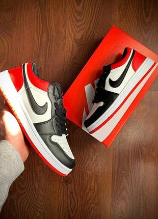 Кросівки чоловічі nike air jordan 1 low white & black & red1 фото