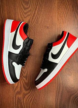 Кросівки чоловічі nike air jordan 1 low white & black & red4 фото