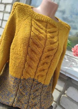 Об'ємний жіночий светр гірчичного кольору1 фото