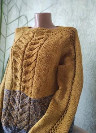 Объемный женский свитер горчичного цвета4 фото
