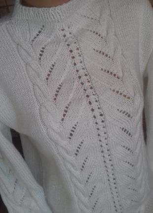 Білий ошатний светр, в'язаний спицями6 фото