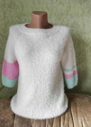 Стильний нiжний светр в стилi "колор-блок"