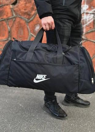 Спортивна дорожня чорна сумка з плечовим ременем. сумка для подорожей