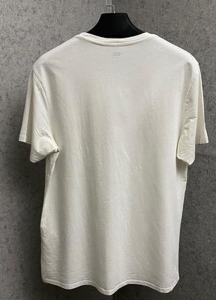 Белая футболка от бренда levi’s4 фото
