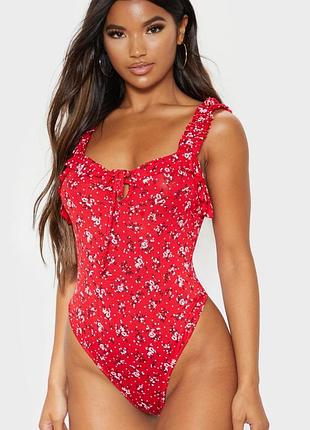 Червоне боді квітковий принт з рюшами