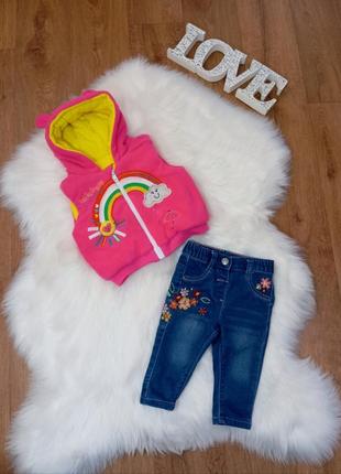 Весняний набір яскрава жилетка та джинси з вишивкою для дівчинки на 3-6 міс1 фото