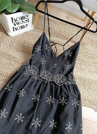 Сукня міді з контрастною прорізною вишивкою білим по чорному від zara, розмір s**2 фото