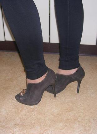 Ботильйони демісезонні коричневі туфлі на шпильках.