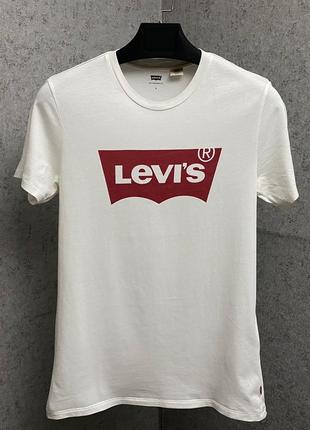 Белая футболка от бренда levis2 фото