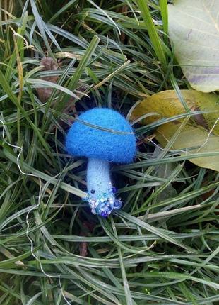 Коллекционная брошь "волшебные грибы - топаз"1 фото