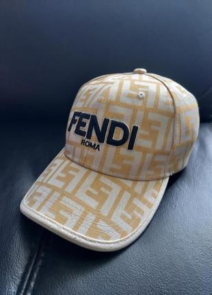 Кепка fendi