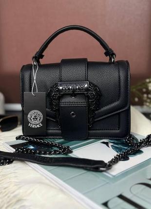 Жіноча невелика чорна сумка versace з ланцюжком3 фото