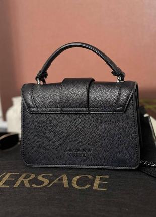 Жіноча невелика чорна сумка versace з ланцюжком6 фото