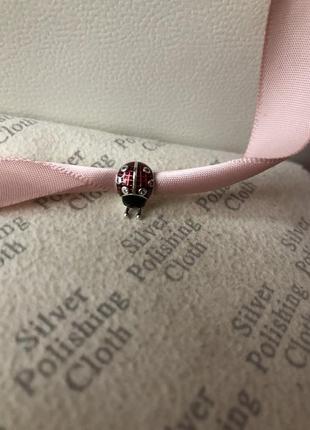 Шарм на браслетpandora