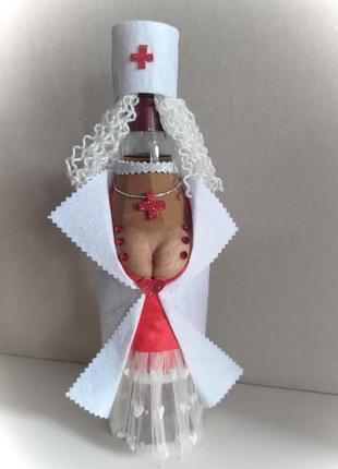 Декоративний чохол для пляшки медсестричка4 фото