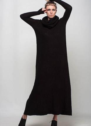 Черное вязаное мохеровое макси платье с хомутом-капюшоном1 фото