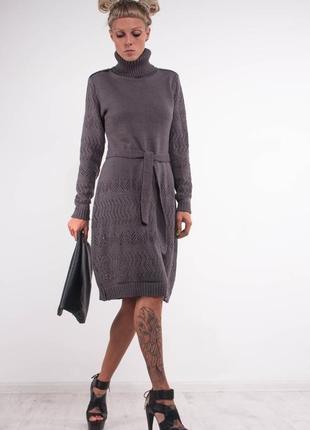 Серое вязаное платье свитер с поясом5 фото
