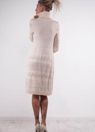 Белое вязаное мини платье-свитер8 фото