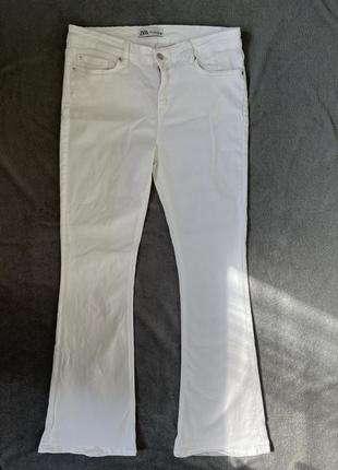 Белые базовые джинсы клеш zara4 фото