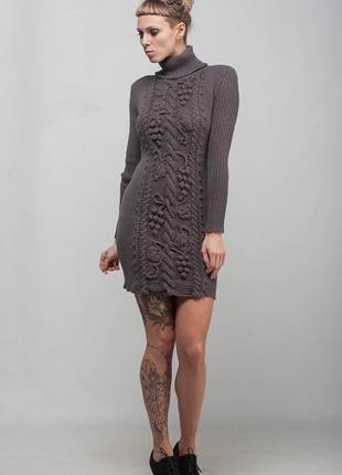 Серое вязаное мини платье -свитер с цветочным декором3 фото