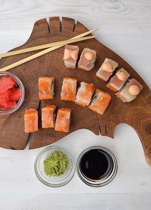 Деревянная доска - посуда для подачи суши