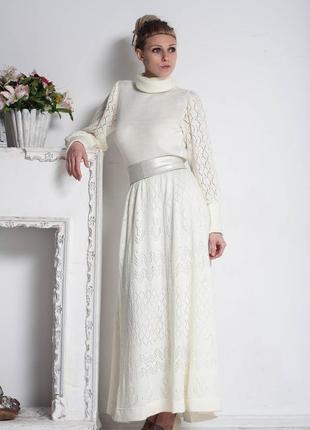 Белое ажурное вязаное макси платье с длинным рукавом