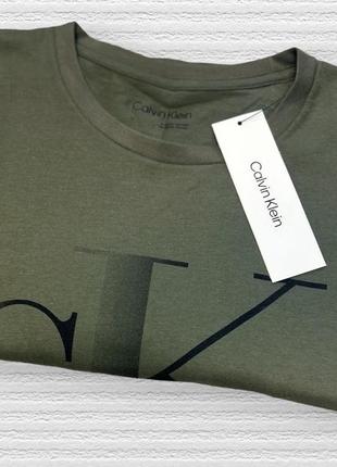 Стильная и оригинальная футболка calvin klein