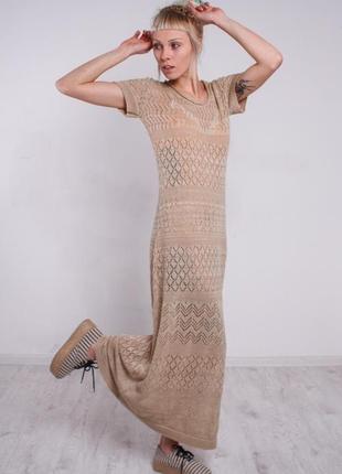 Бежевое вязаное ажурное коктейльное макси платье с коротким рукавом5 фото