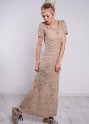 Бежевое вязаное ажурное коктейльное макси платье с коротким рукавом6 фото