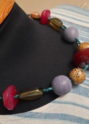 Різнобарвне вінтажне намисто з намистинами на атласній стрічці6 фото