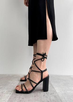 Босоножки женские на высоком каблуке, на шнуровке, черные4 фото