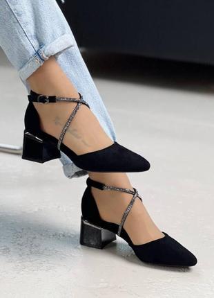 Красивые женские туфли на каблуке черные низкий квадратный каблук / закрытые босоножки замша с ремешком со стразами1 фото