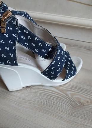 Босоножки ,шлепки ,сабо женские