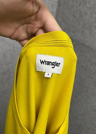 Желтая футболка от бренда wrangler5 фото